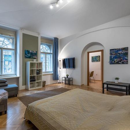 Spacious 3 Bedroom Apartment In The Heart Of Praha Eksteriør bilde