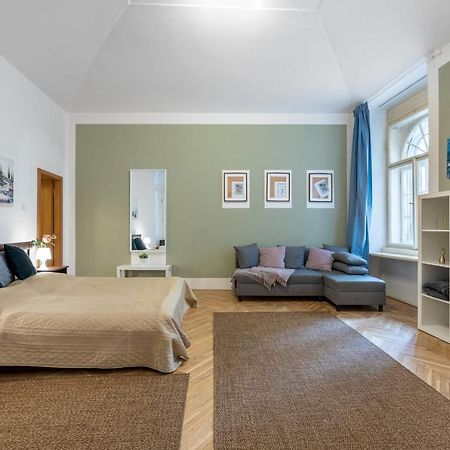 Spacious 3 Bedroom Apartment In The Heart Of Praha Eksteriør bilde