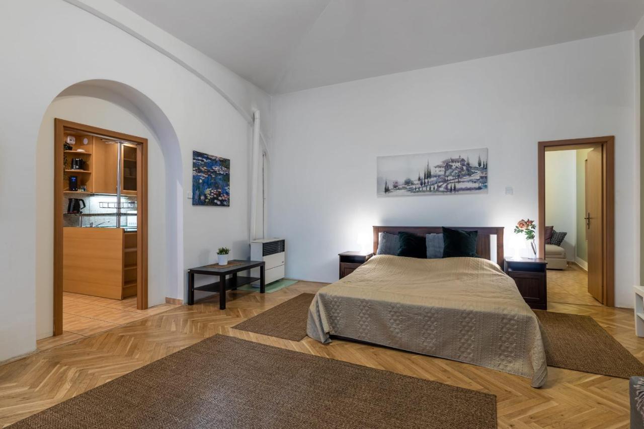 Spacious 3 Bedroom Apartment In The Heart Of Praha Eksteriør bilde