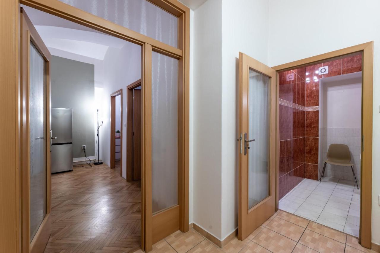 Spacious 3 Bedroom Apartment In The Heart Of Praha Eksteriør bilde