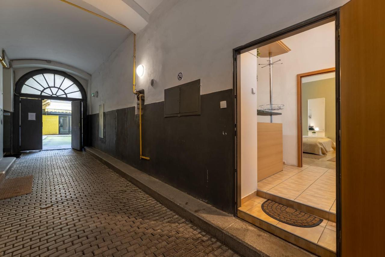 Spacious 3 Bedroom Apartment In The Heart Of Praha Eksteriør bilde